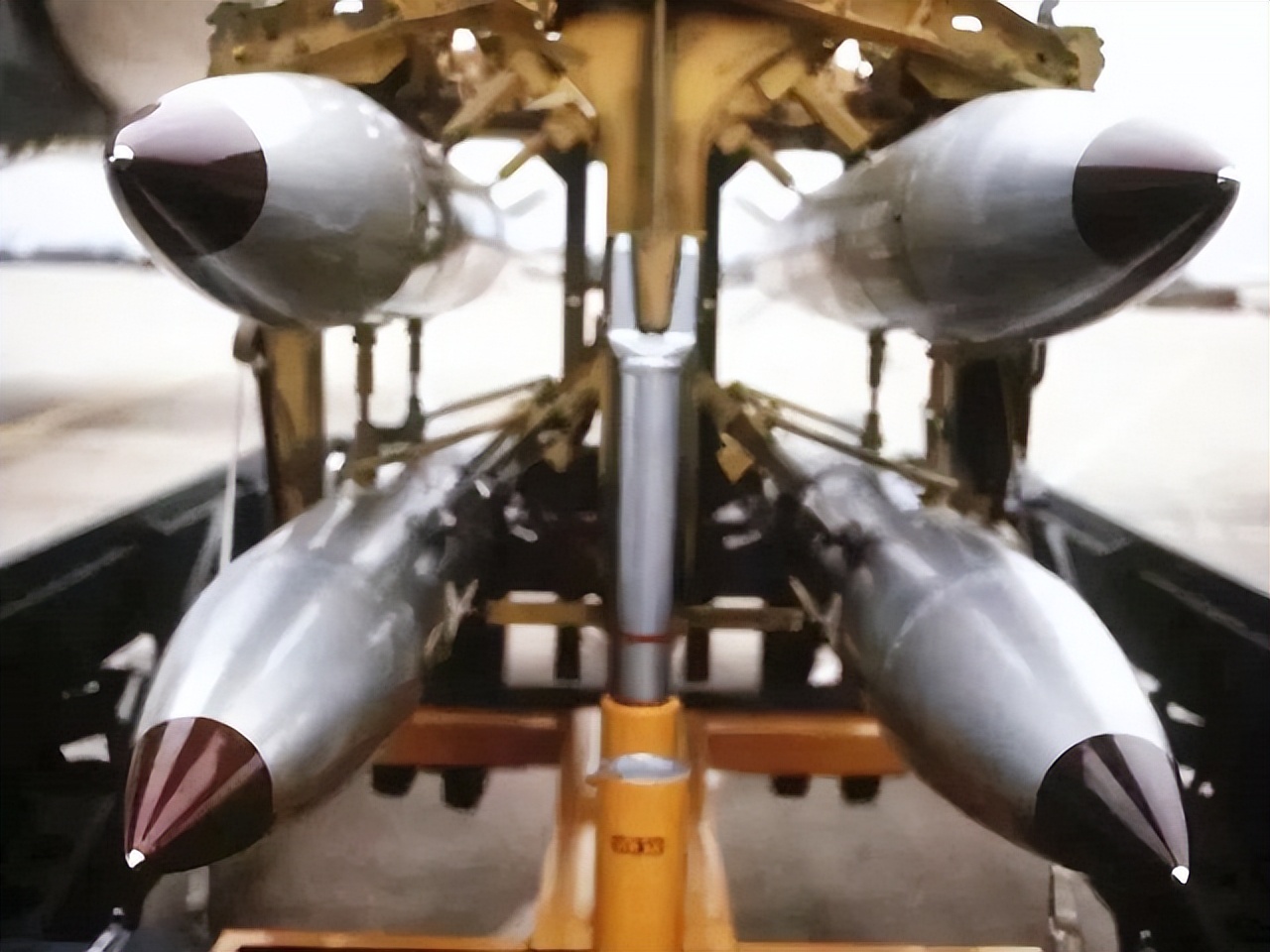 �ؾ�ǿʤ�˵�ͷ�࣬�����˿ֲ�ƽ���ѱ䡰�����������㶦����