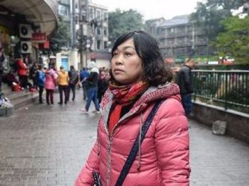 1992年保姆偷走雇主儿子，养了26年后想归还，亲母怒怼：甩包袱