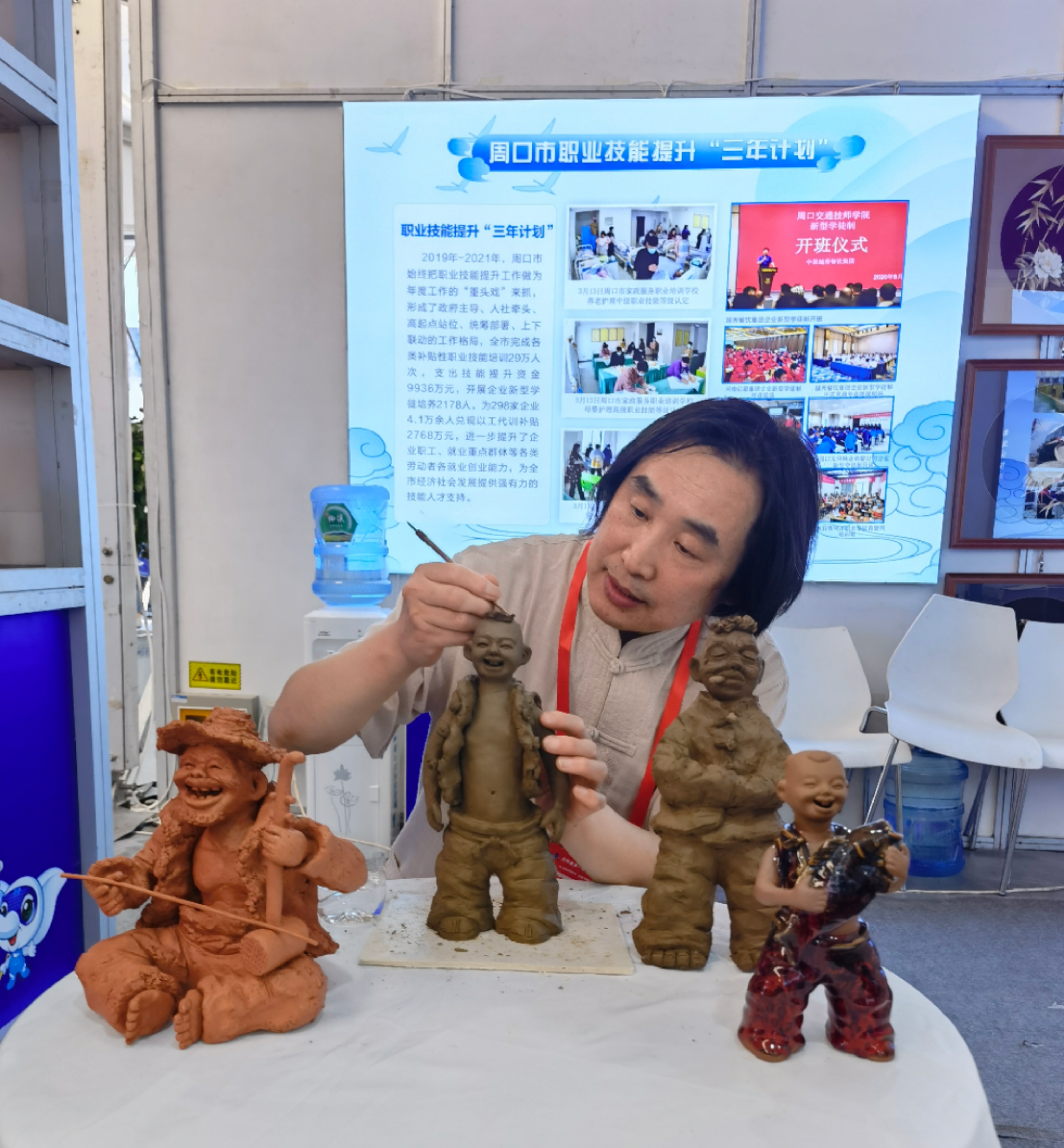 张振福钧瓷泥塑在河南省第一届职业技能大赛上亮相