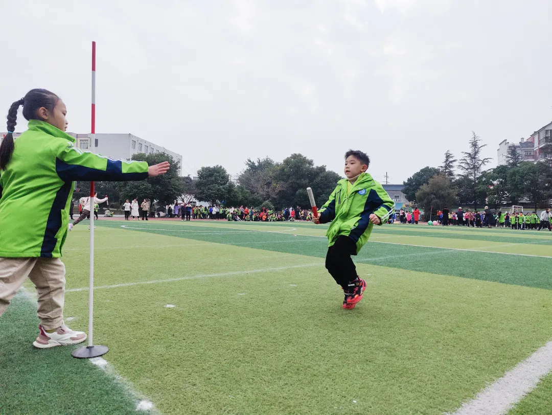 “爱成都 迎大运”运动点燃冬日激情——双流区公兴小学体育节活动