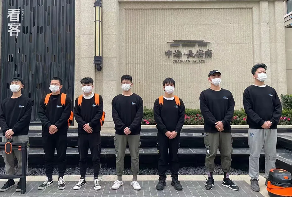 做家政的90后男生,让阿姨们饭碗不保
