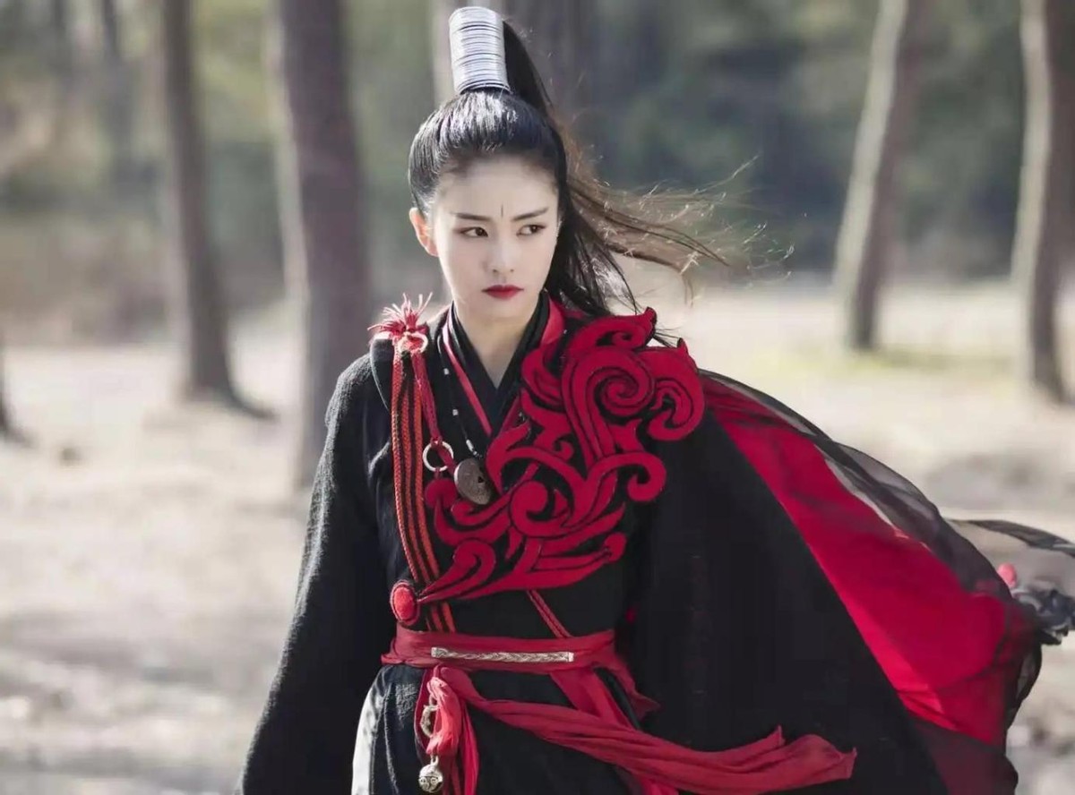 同样是“红衣造型”，杨幂娇俏像少女，赵丽颖霸气十足