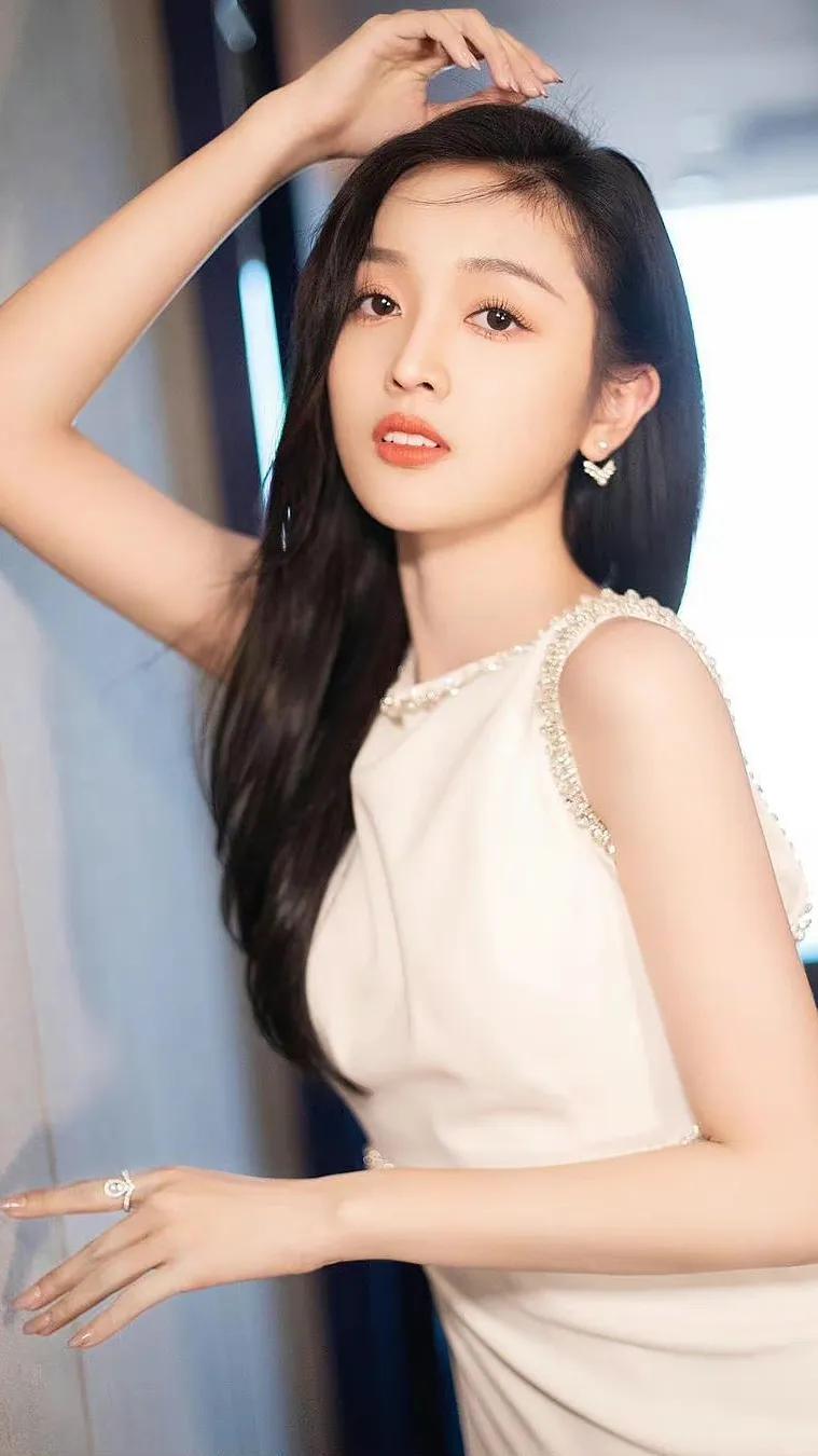 美图分享｜吴宣仪｜清丽脱俗的少女
