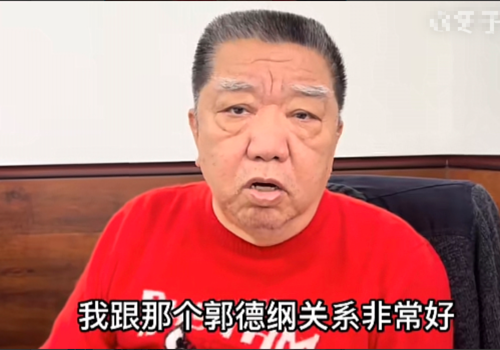 72岁相声名家孟凡贵罕见出镜，头发眉毛花白，首谈与郭德纲传闻