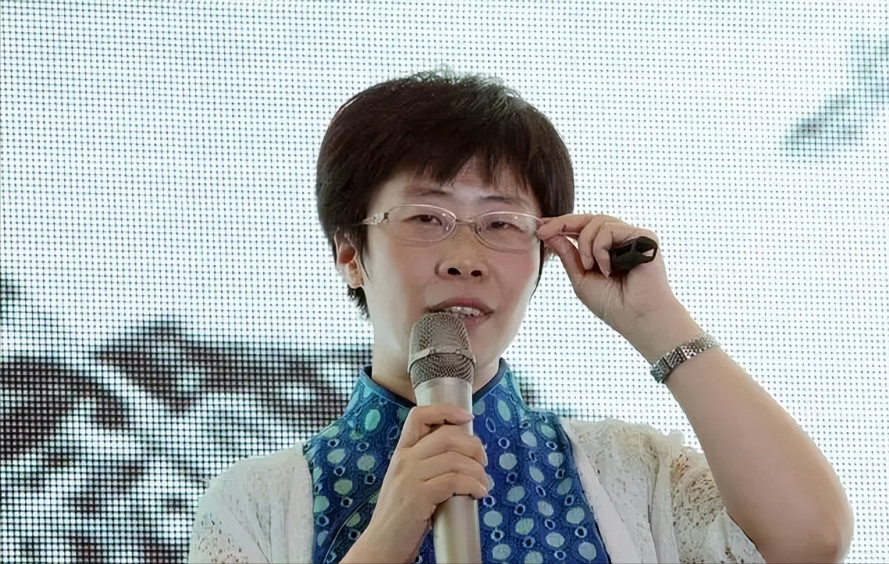 47岁不婚，却坚持追求白头偕老的婚姻，蒙曼老师有理性的女权主义