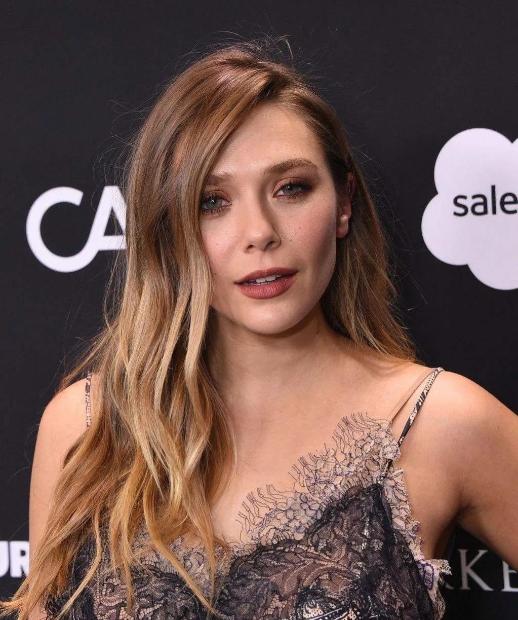 女巫成长是第一次在美队二的彩蛋,简单说他正式出场是在复联二当中的