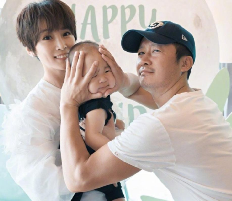 谢楠：嫁给吴京7年生两子，甘愿做他背后的女人，活成人生大赢家