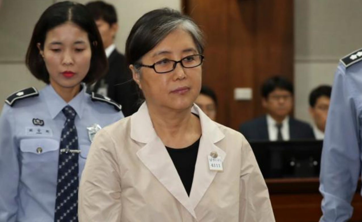 郑维罗：靠一只狗将总统送进牢房，让亲妈入狱18年，自己反而无罪