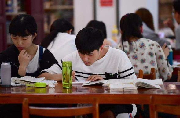 “专升本”制度迎来调整，升本科学历变困难了？大专生欲哭无泪