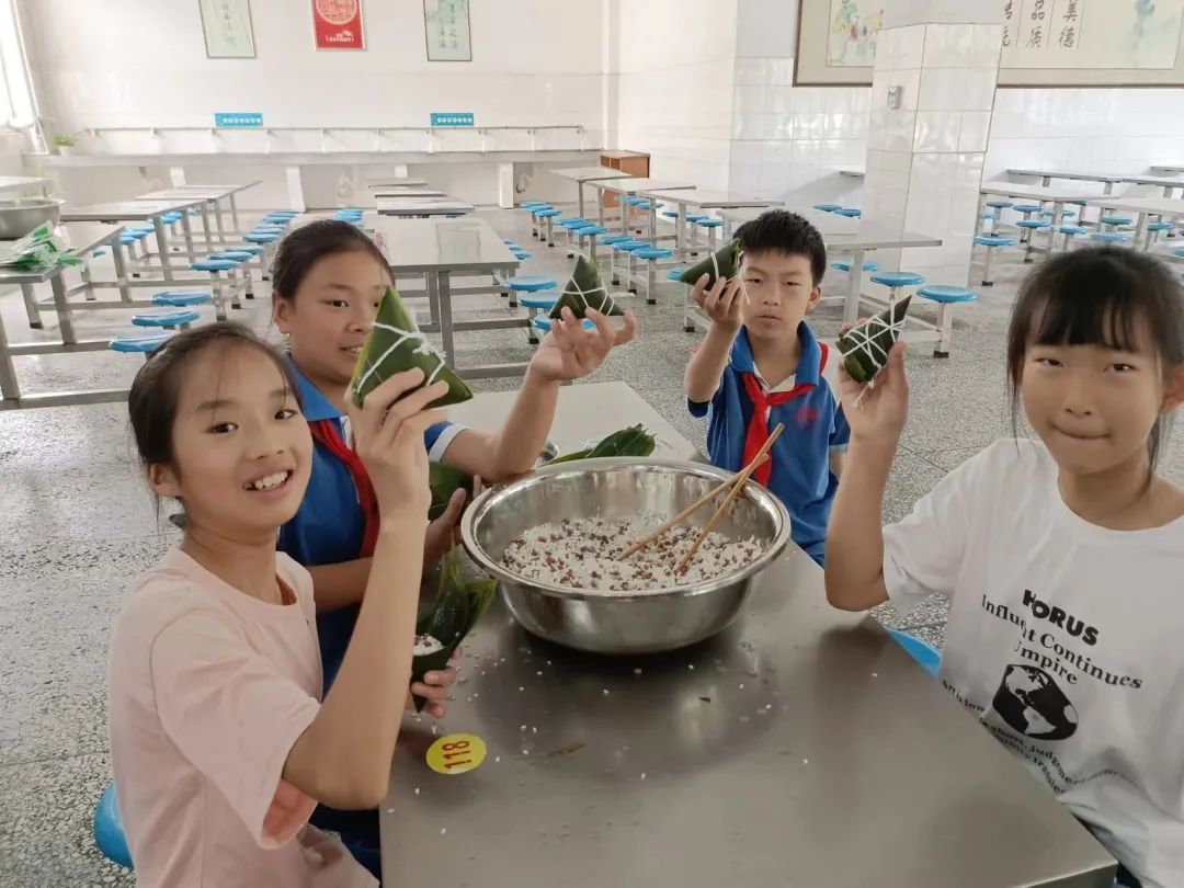 我爱中国节，端午名粽香——记黄龙溪学校劳动教育主题实践活动