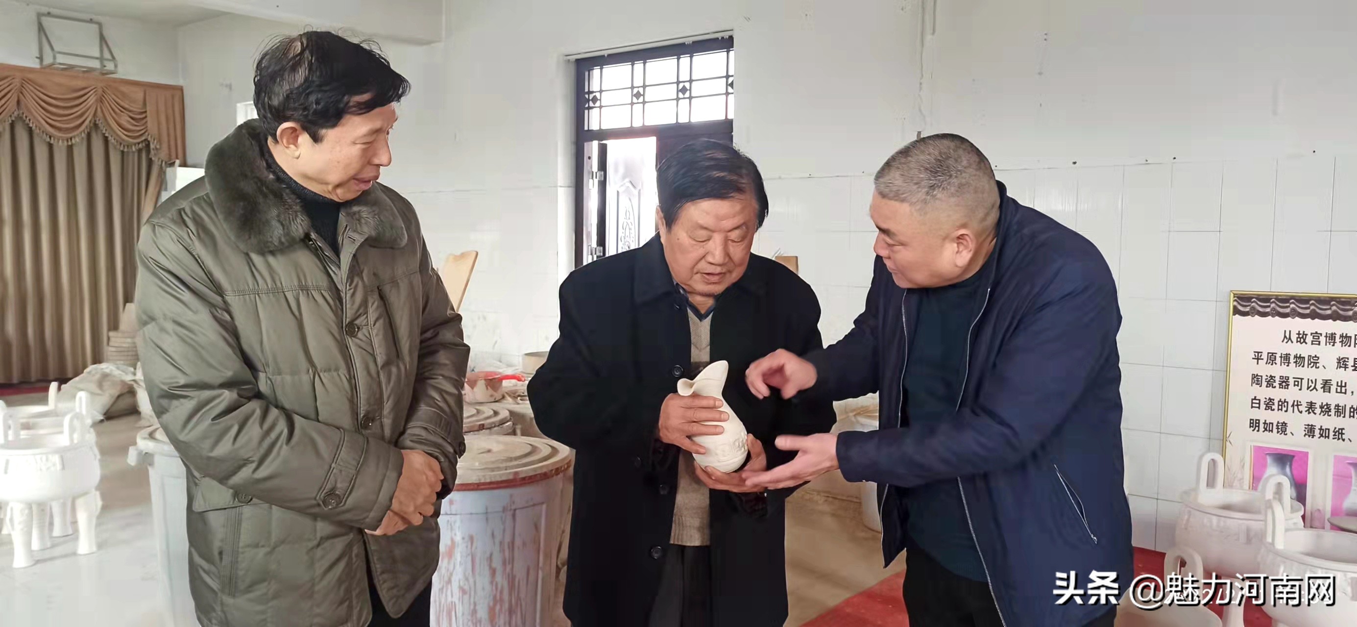 新乡市老年学学会文旅工作站在辉县市太行柴瓷基地举行挂牌仪式
