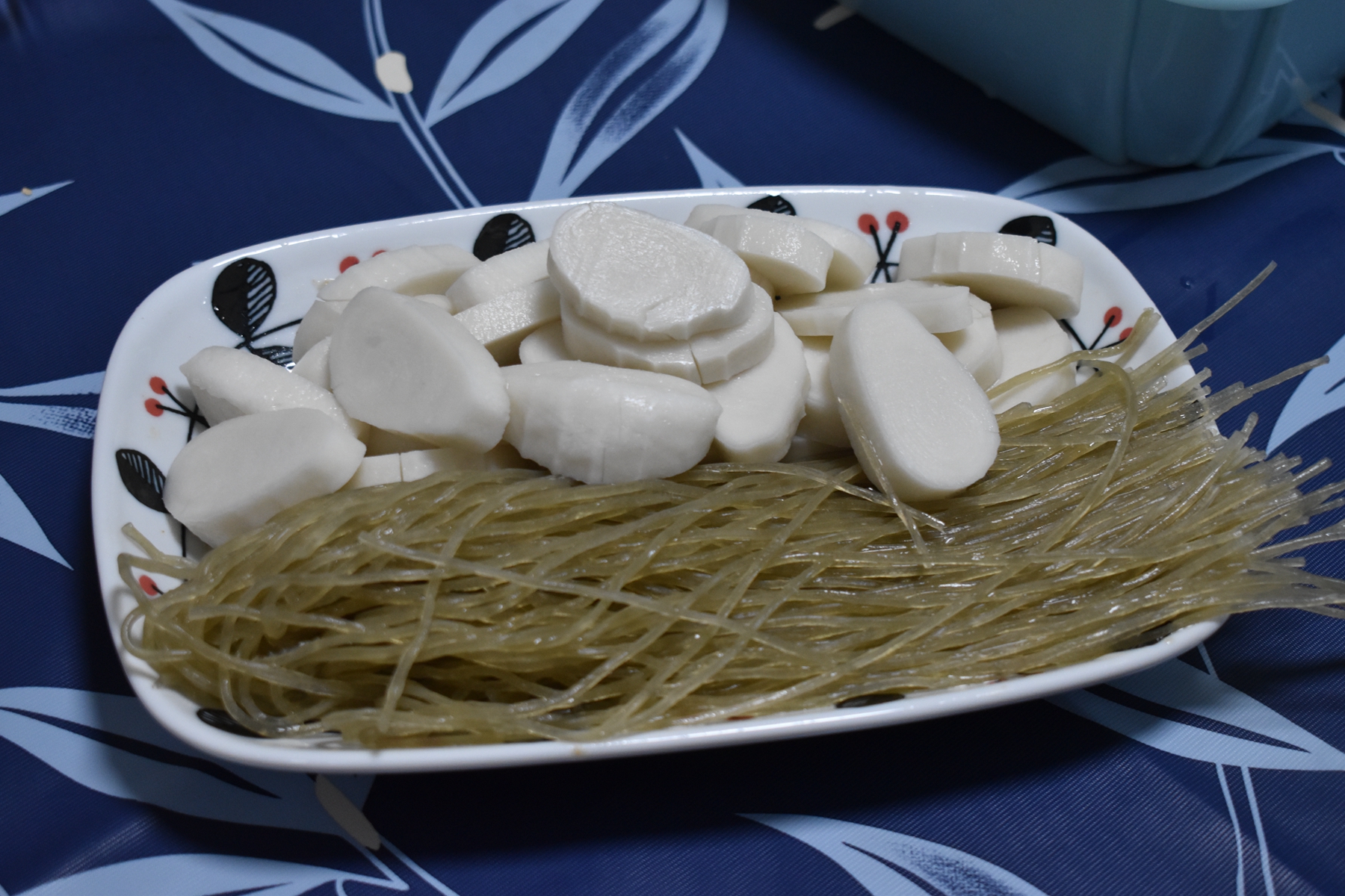 在家吃烤鱼火锅，食材丰富简单省事，好吃又实惠，家人赞不绝口