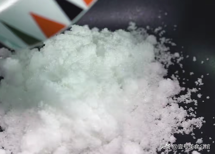 甜香味美的糖霜山楂球，简单3步就能吃，老少皆宜的甜品美食