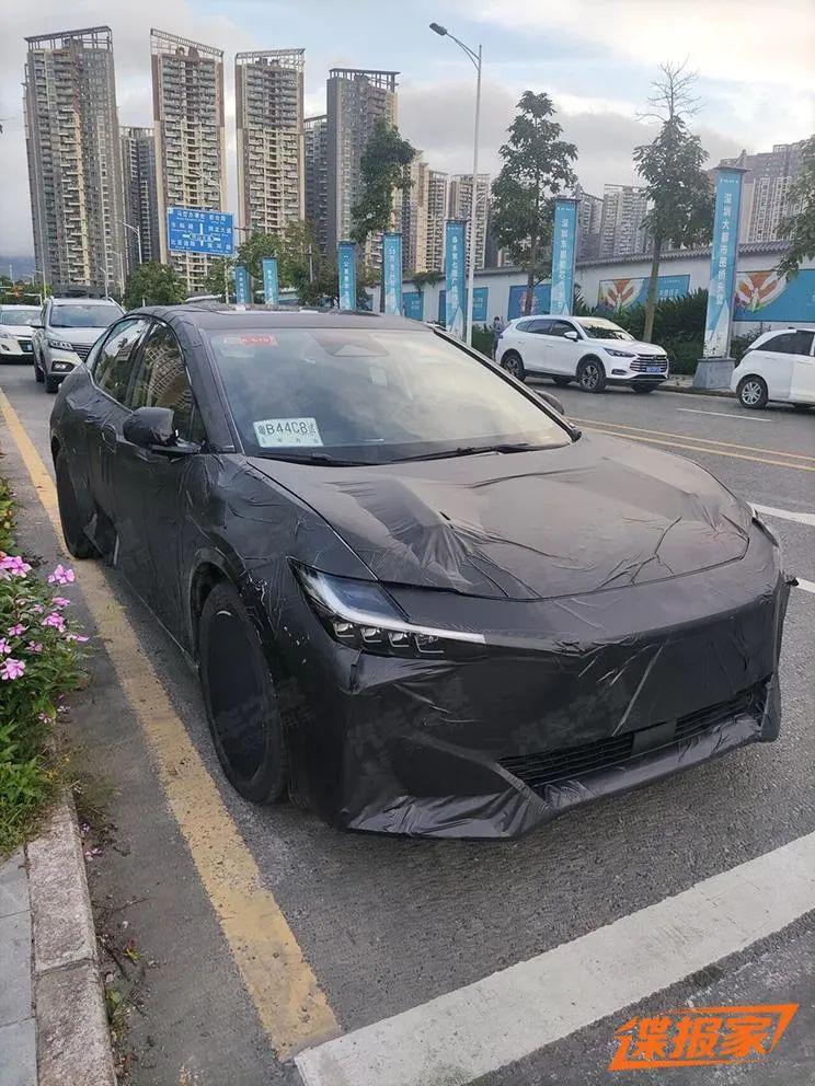 全新宝马M2预告图发布；​东风EV新能源新车型谍照曝光