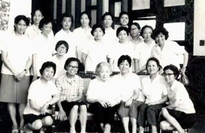 江苏母亲守寡54年，一连培养出13个博士，总结出15字的教子经