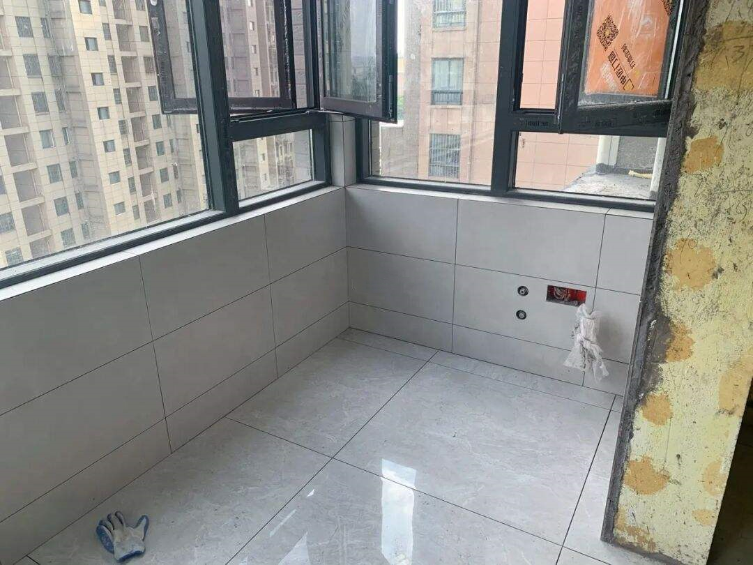 装修贴瓷砖，一步一个坑，我装修的次数多，都被坑出经验来了