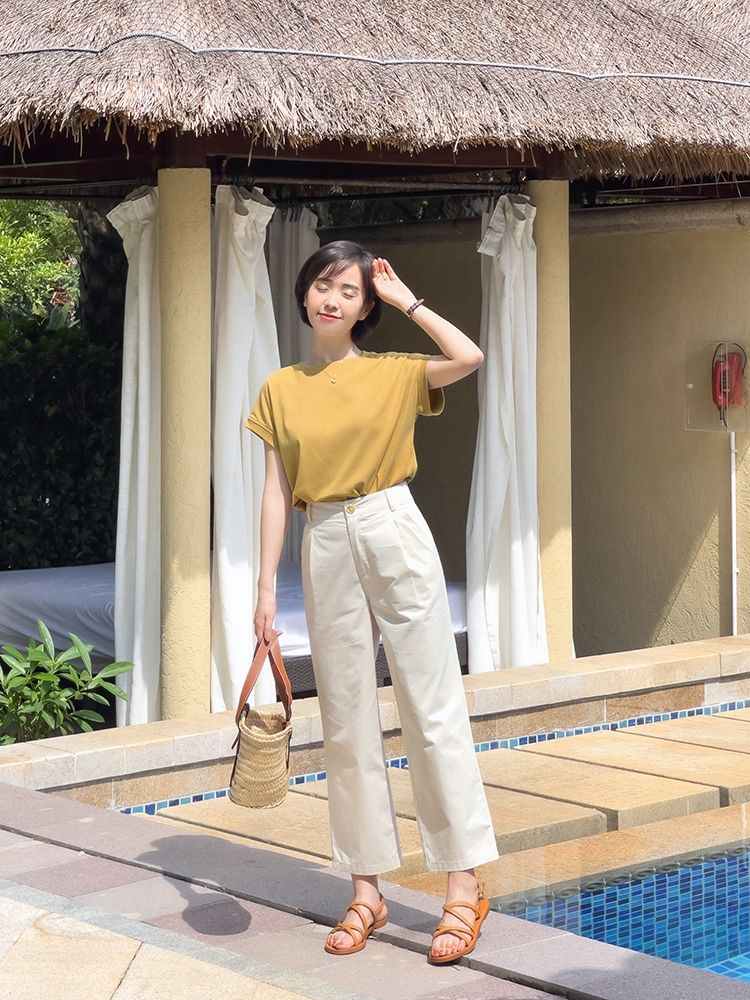 白裤子配什么颜色的上衣好看（教你4个小技巧搭配白裤子）