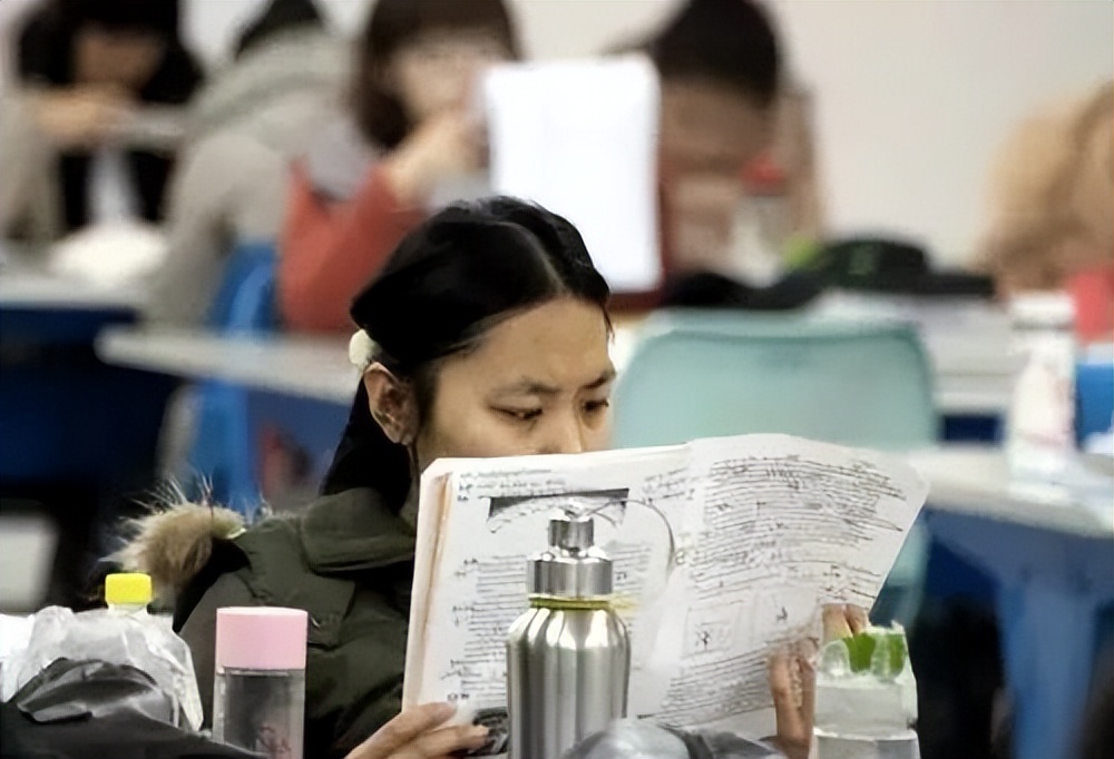 公务员招考、选调、遴选，三种考试对应不同人群，你适合报哪个？