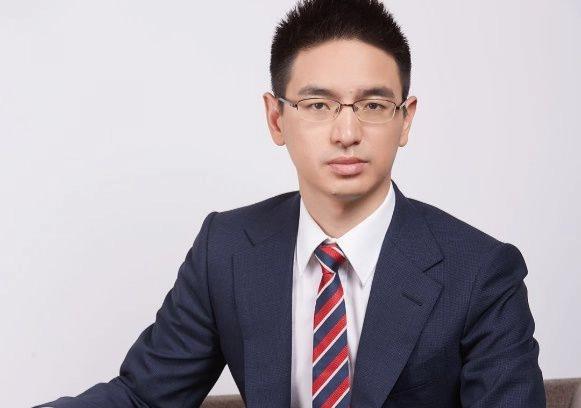 最近葛兰被骂上热搜,主要还是源于逆势加仓的问题吧,但今天吴哥不想