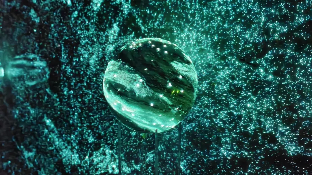 广州设计周打卡TOP1的绝美「金丝玉玛星空主题馆」,大场面超震撼 广州设计周打卡TOP1的绝美「金丝玉玛星空主题馆」,大场面超震撼