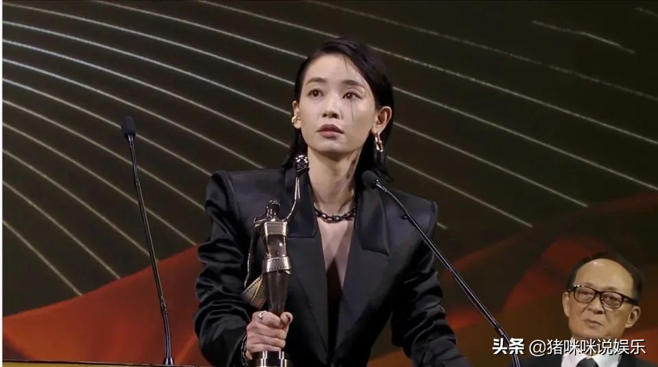 四哥谢贤以86岁高龄捧影帝，风光背后藏着老年生活的孤独落寞