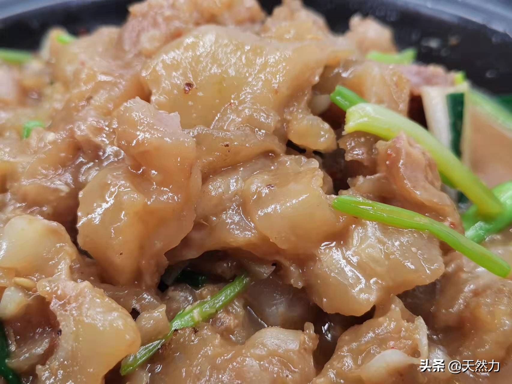 牛蹄筋要怎么做才软烂入味，教你家常做法，一口下去全是胶原蛋白