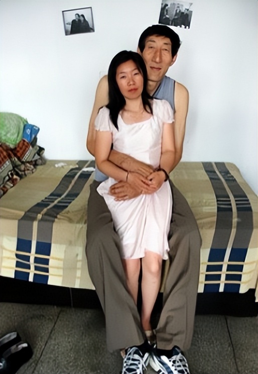 鲍喜顺的老婆能受了吗(巨人鲍喜顺娶小28岁娇妻，儿子身高出众，68岁想要二胎)