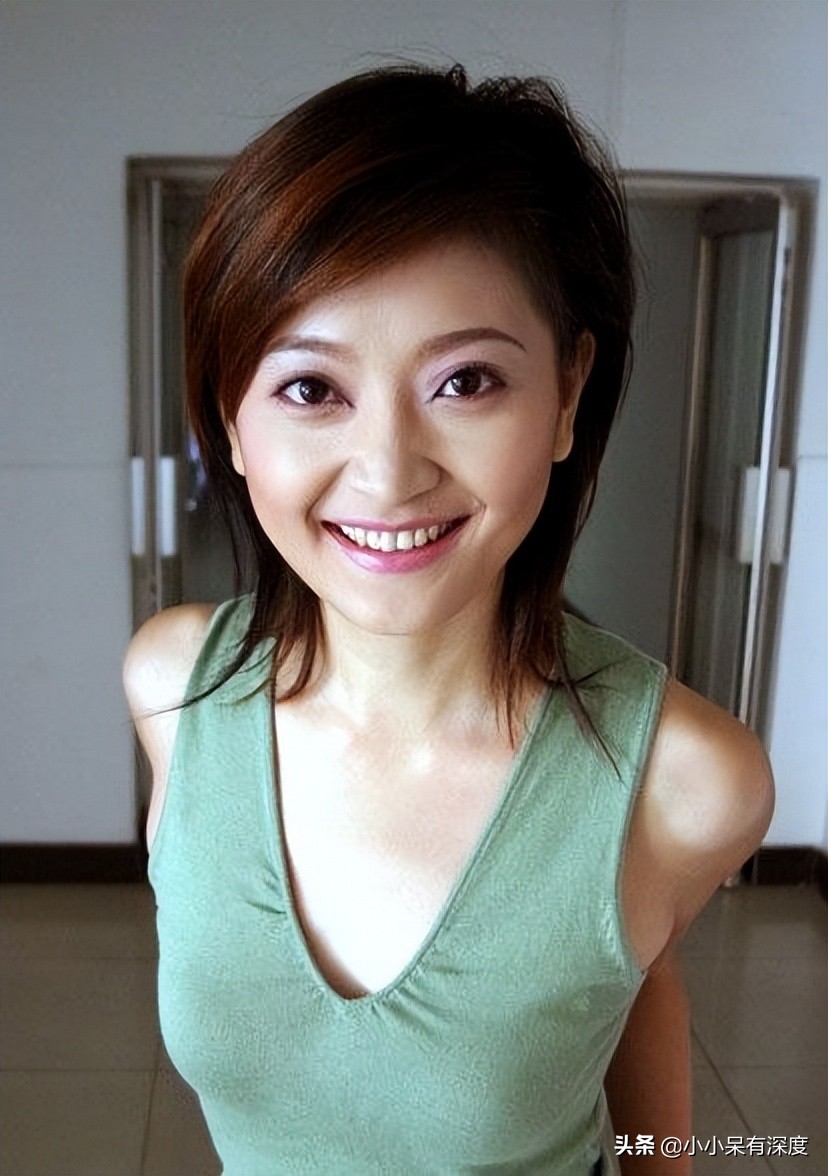 央视财经一姐谢颖颖近照她的老公到底是谁40岁生下女儿很幸福