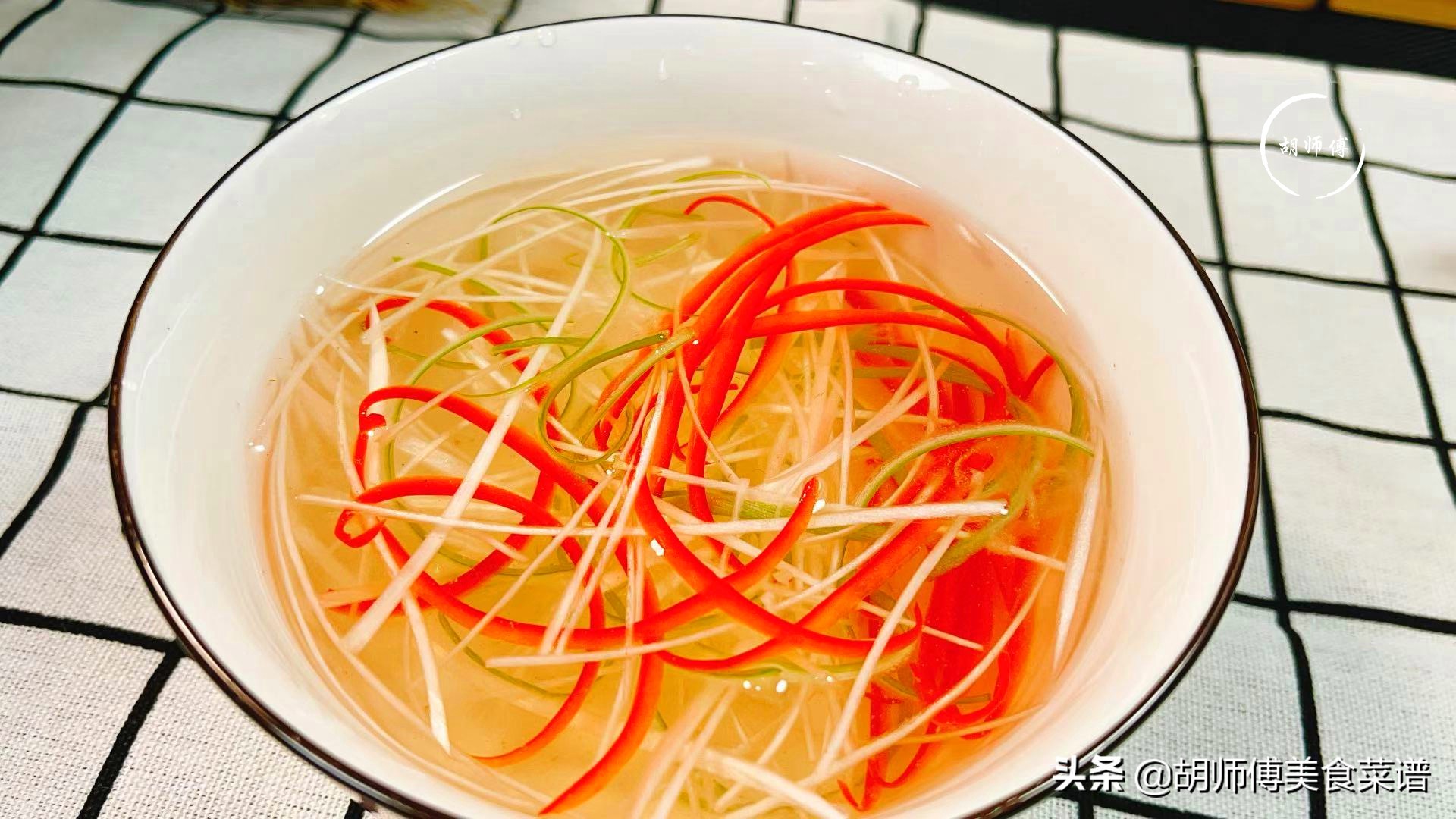 無論蒸什麼魚，這種調料不能放，很多人都會放，難怪魚肉又老又腥