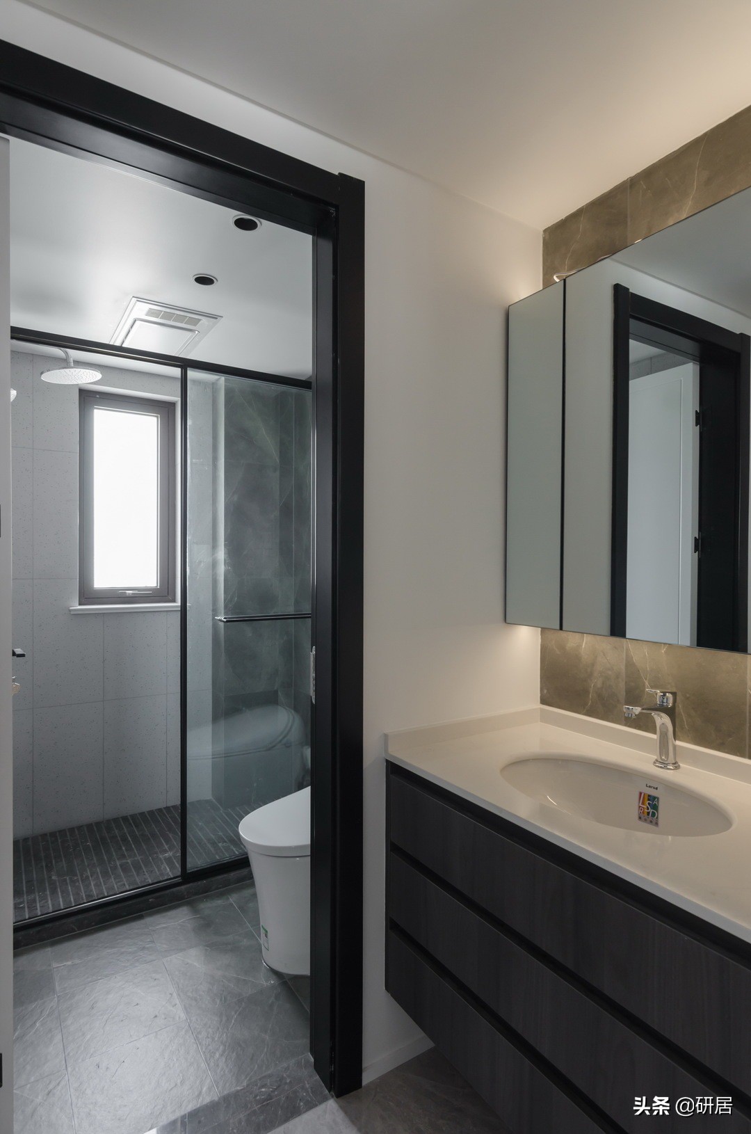 这对夫妻很理性，把家装成了简约风，没想到越是简单的装修越舒服