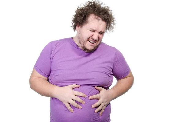 喜欢喝酒的人，身体有7个“异常”，酒精肝或许来报道了，需重视