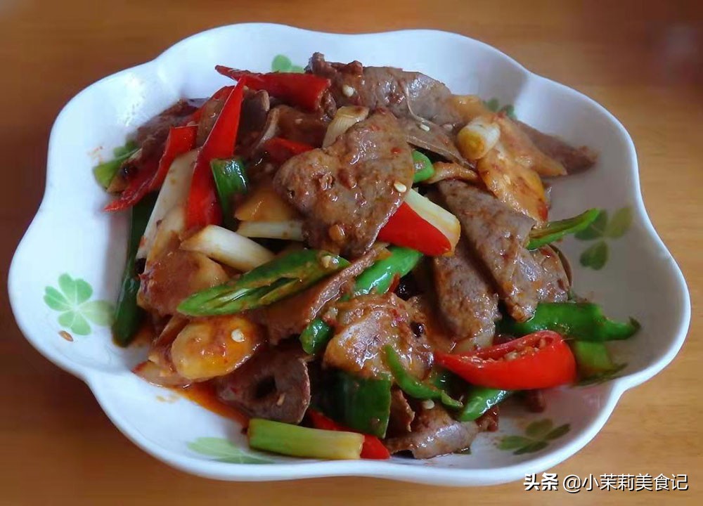 女人过了30岁，6种食物要多吃，“维E”含量高，满面光彩不显老