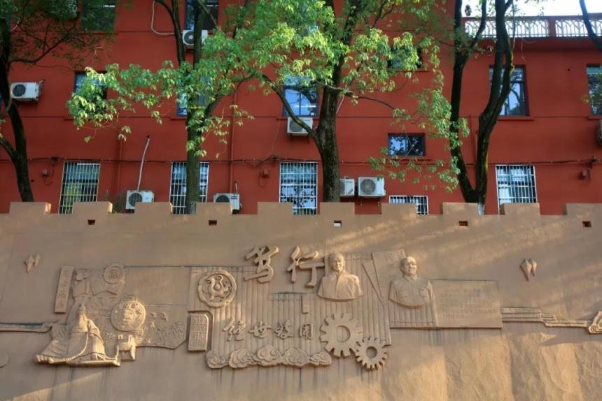 走出众多商界精英、坐拥网红书院！4个字母，带你走近这所高校