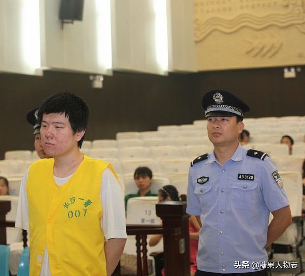 标题：《校园暴力阴影下的悲剧——以王啸事件为例》。