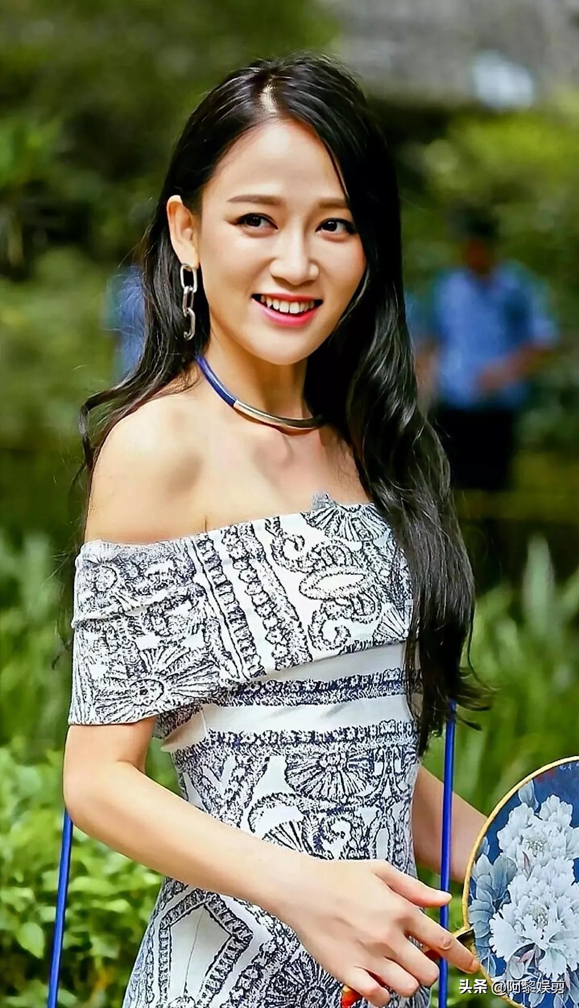 陈乔恩肤白貌美，好有气质