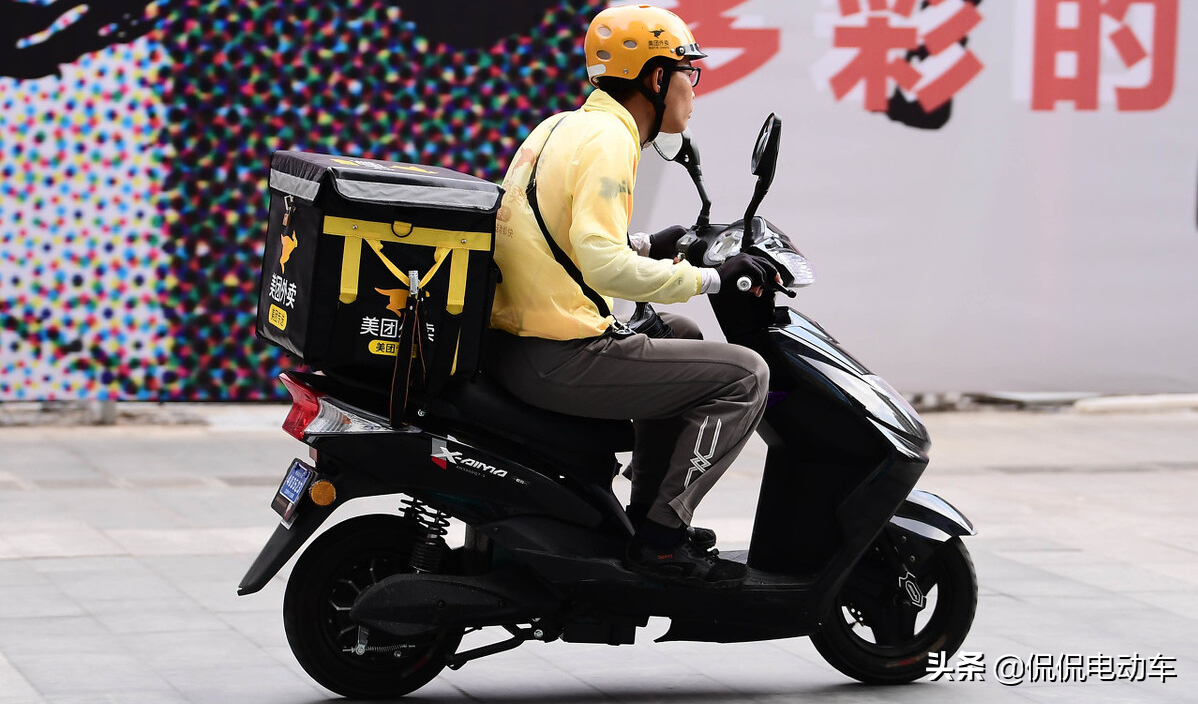 綠源、小刀推出2款電摩，續(xù)航遠(yuǎn)，電池、電機(jī)保6年，適合外賣小哥