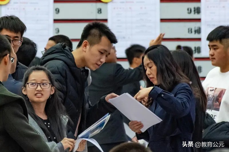 清华与北大的毕业生都去哪里了？收入如何？大数据给你揭开真相