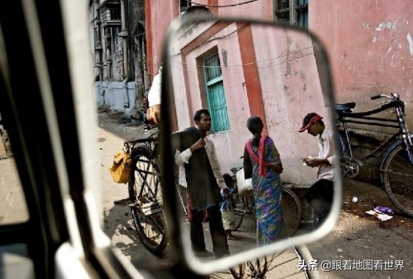 在印度的性活动既不非法也不合法，三哥警察为什么要对女性进行暴行呢。
