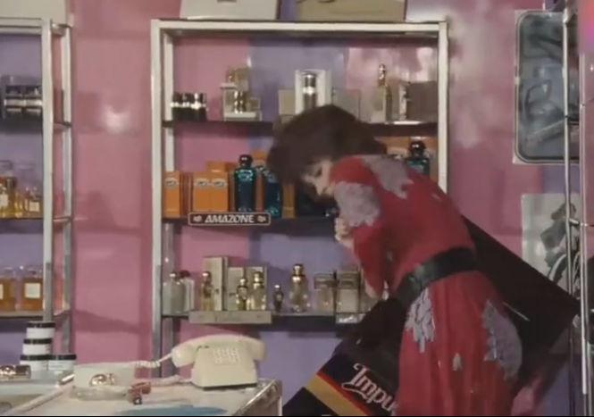 原配当街打“小三”，丈夫护“三”心切，网友喊话原配：打错人了