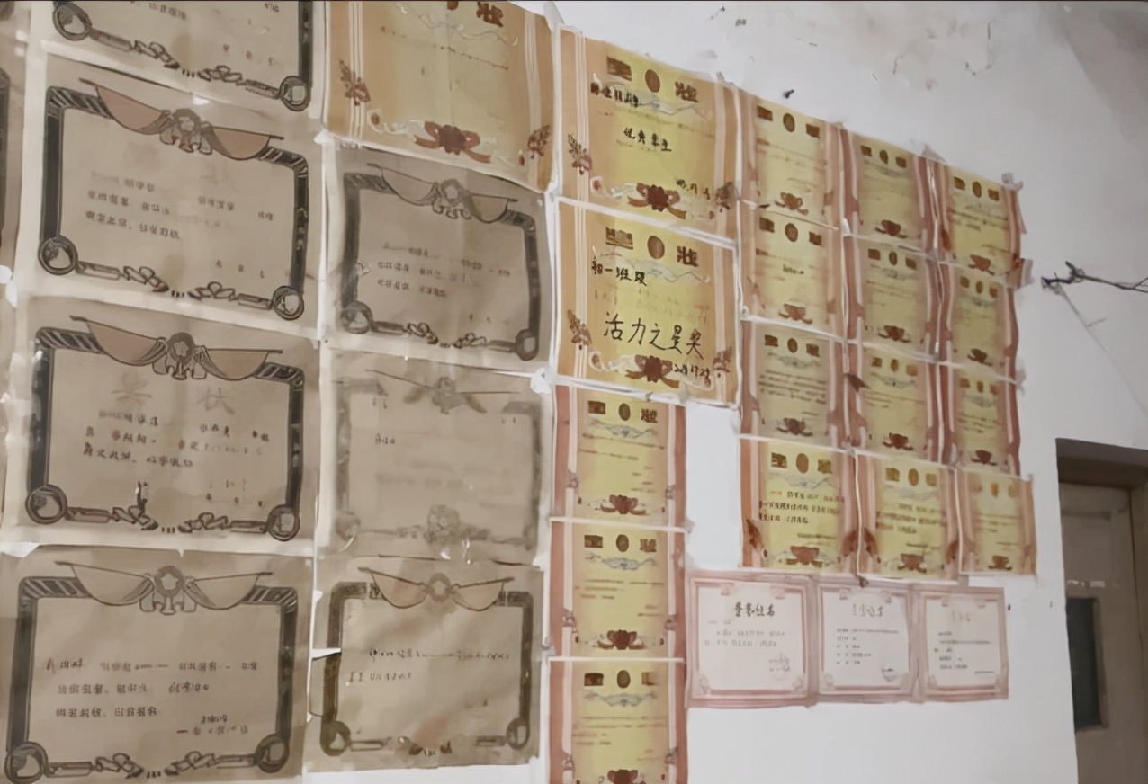 河南女孩高考交白卷抗击应试教育，人生一事无成，本质也是懦弱