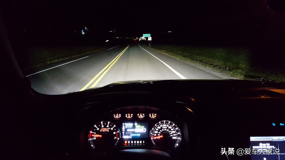 夜间开车跑高速,比白天危险多少?