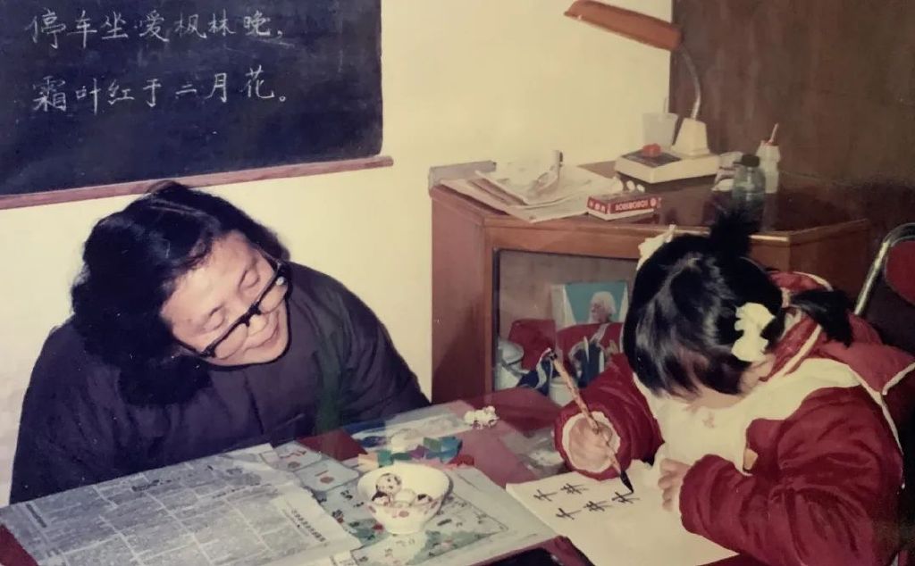 一个学人的怀念：母亲的手丨母亲节专稿