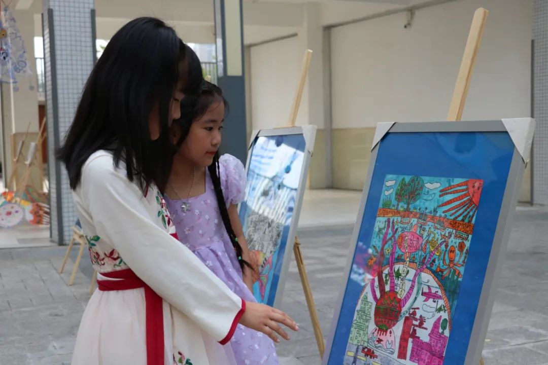 连接梦想，缤纷童年｜双流区实验小学外国语学校举行美术社团展览