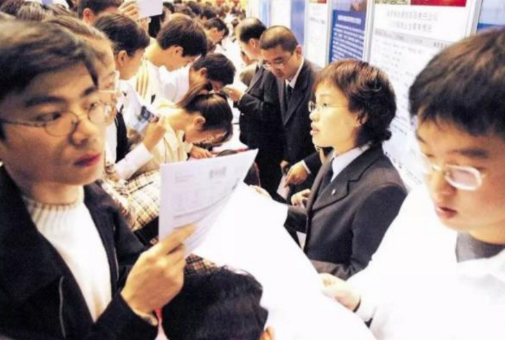 只要你选对好考的院校，就容易拿到研究生学历，考研大学生要有数