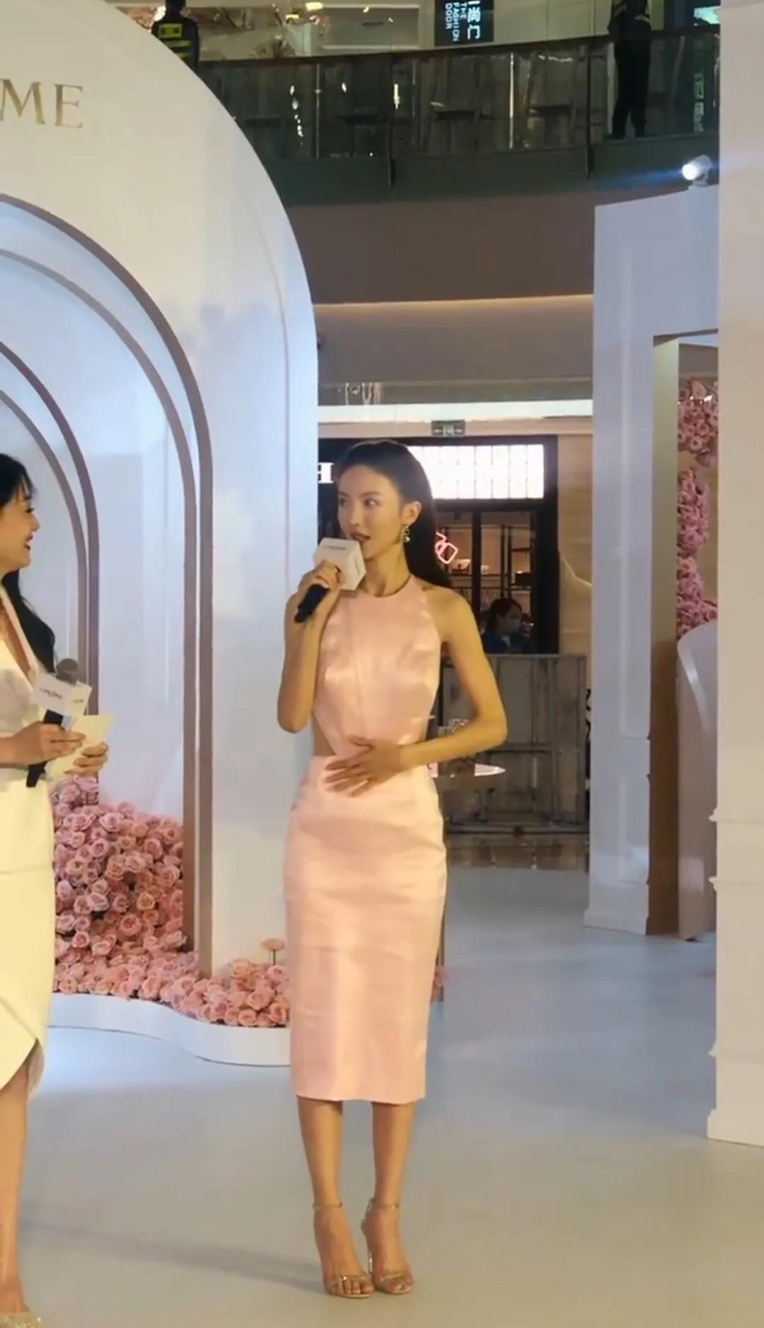 又见金晨，美的很灿烂笑的很有感染了