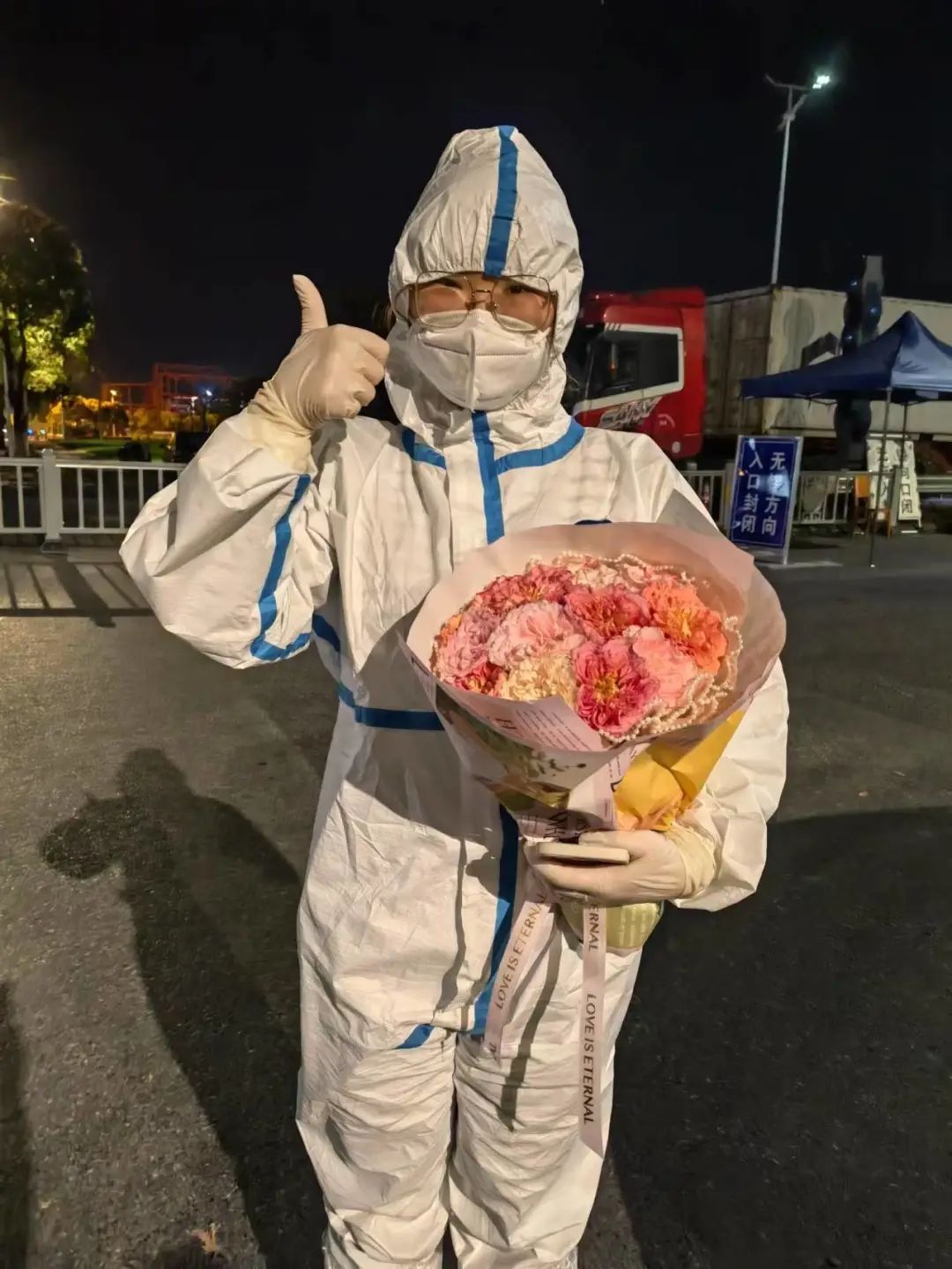 “疫”线故事 | 章意：深夜12点，接岗同事送我生日惊喜