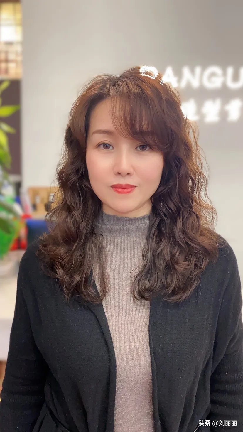 最受欢迎的4种女发,时尚瘦脸高颜值,爱美女士都在剪