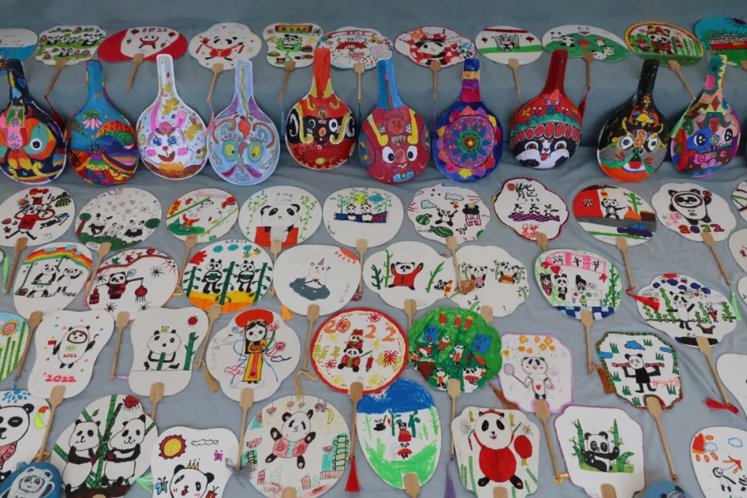 连接梦想，缤纷童年｜双流区实验小学外国语学校举行美术社团展览