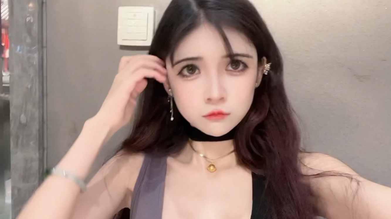 网红狗头萝莉微博回应整形，赚18万赔17万！