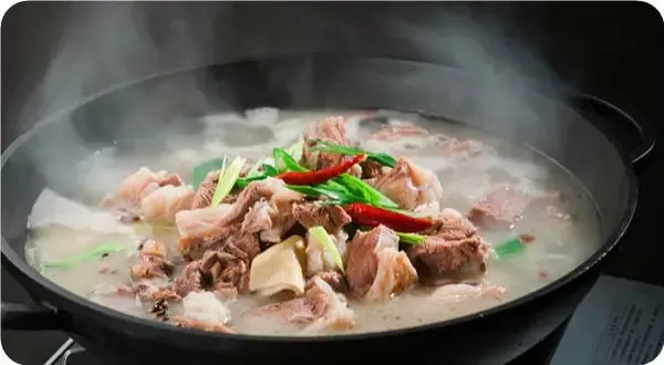 羊肉党参汤的做法大全家常(冬季养生汤，羊肉炖党参，驱寒保暖)